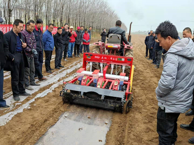 宁县举办农业生产托管服务项目启动仪式暨新型农机具引进推广现场演示会