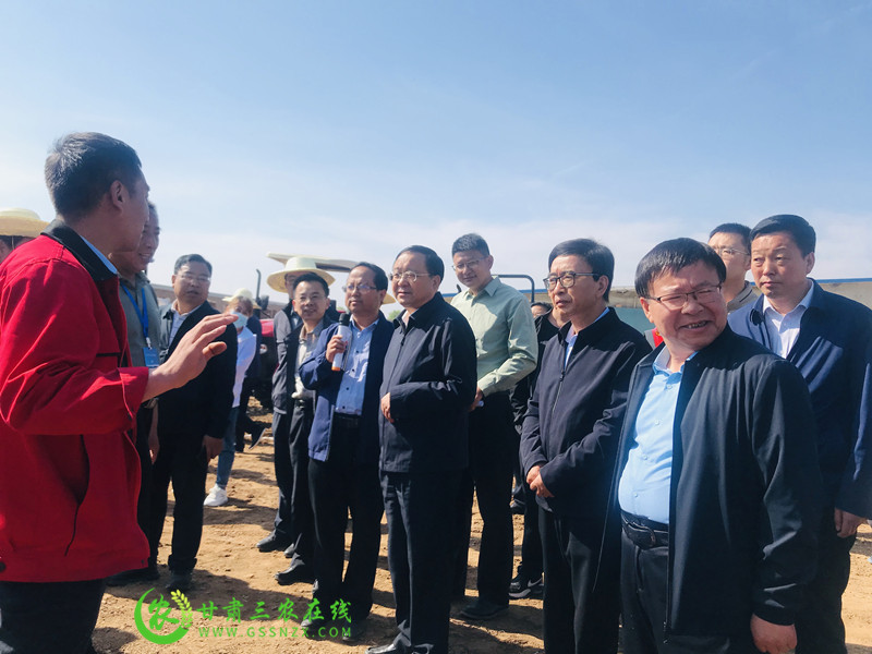 全省农机化现场推进会现场观摩在庆城县拉开序幕