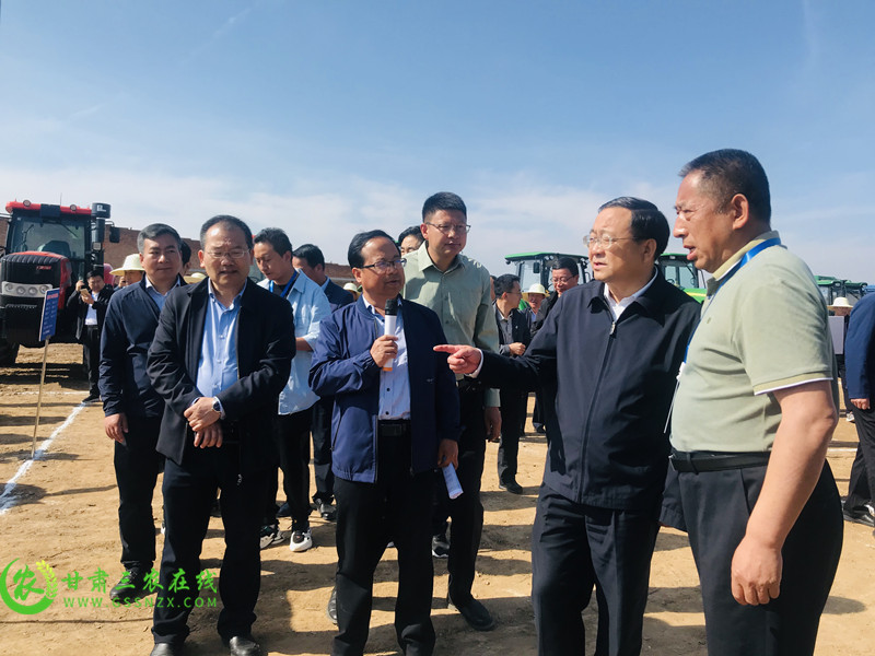 全省农机化现场推进会在庆阳召开