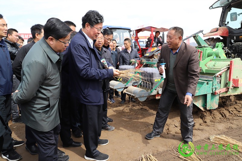 甘肃黄芪全程机械化生产入选农业农村部中药材机械化生产模式与典型案例