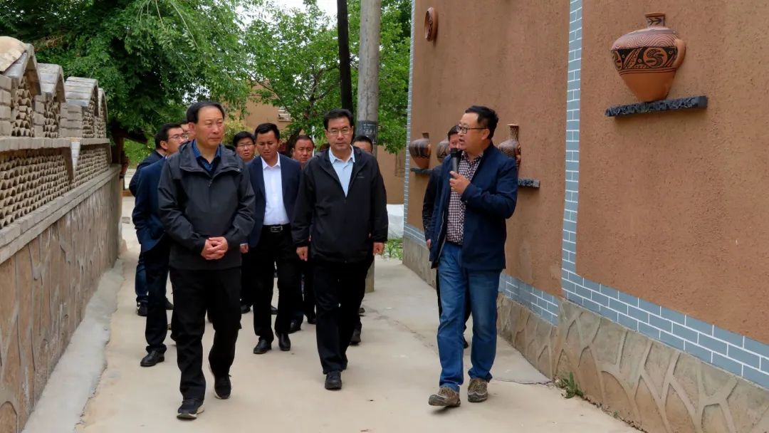 省乡村振兴局局长吕林邦在临洮县调研乡村振兴重点工作