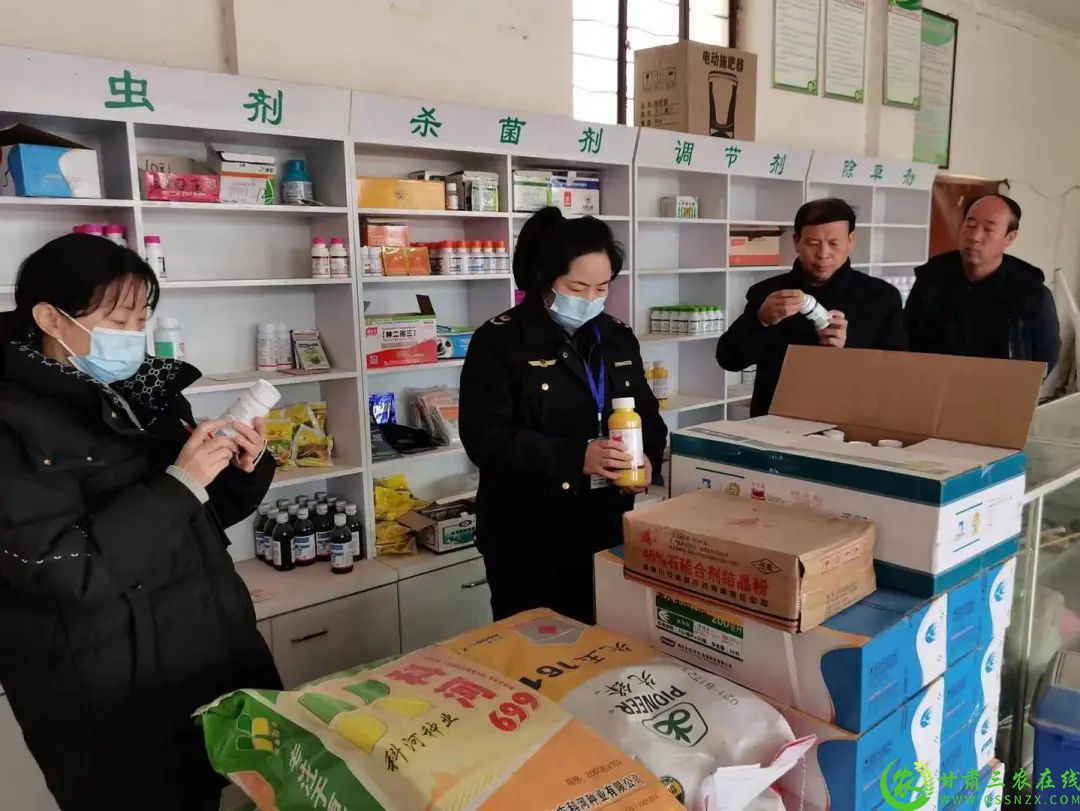 市场监管所开展农资督查检查.jpg
