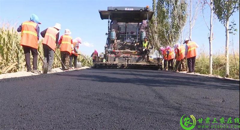 正在修建的农村道路.jpg